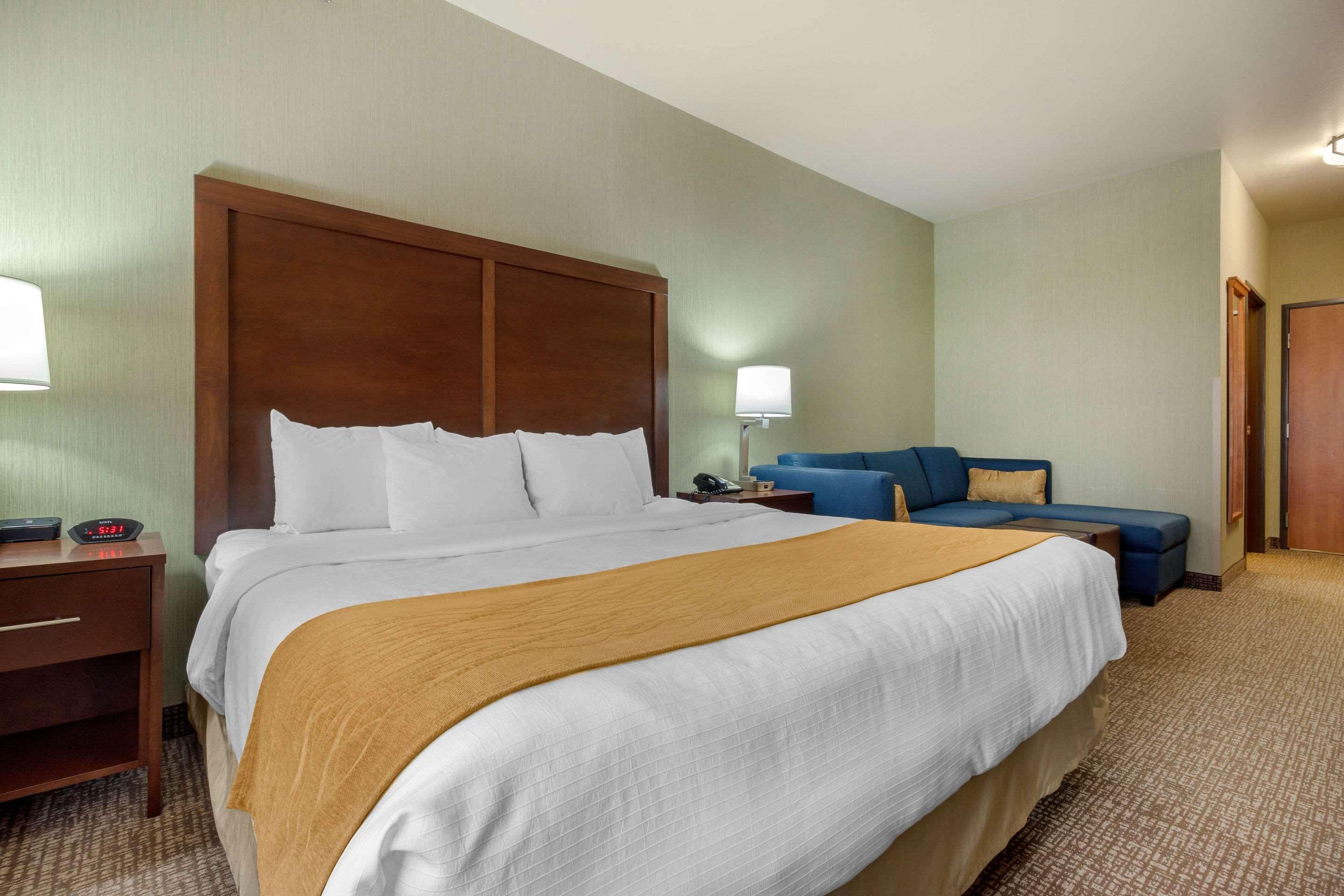 Comfort Inn & Suites Mitchell I-90 Esterno foto