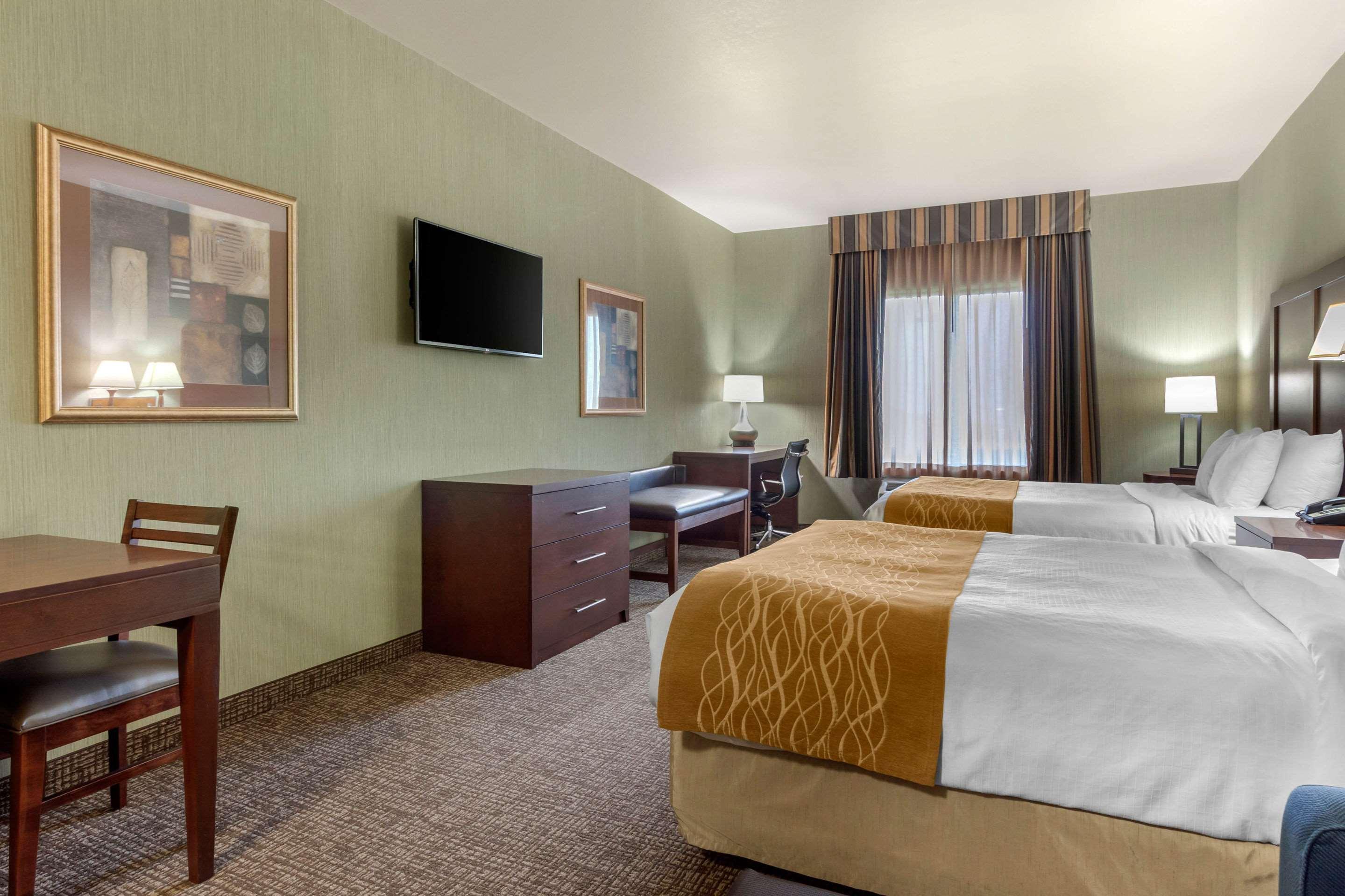 Comfort Inn & Suites Mitchell I-90 Esterno foto