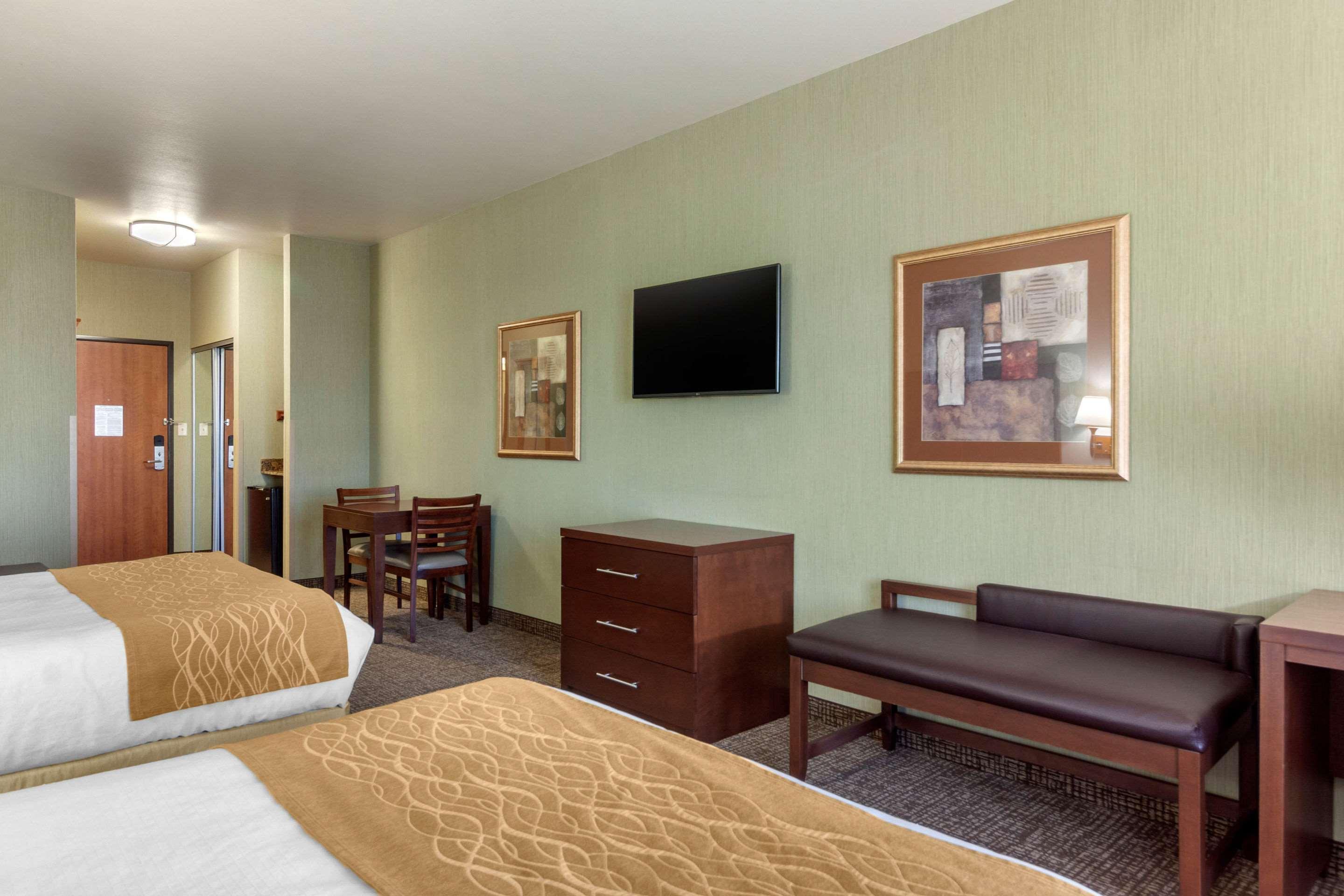 Comfort Inn & Suites Mitchell I-90 Esterno foto