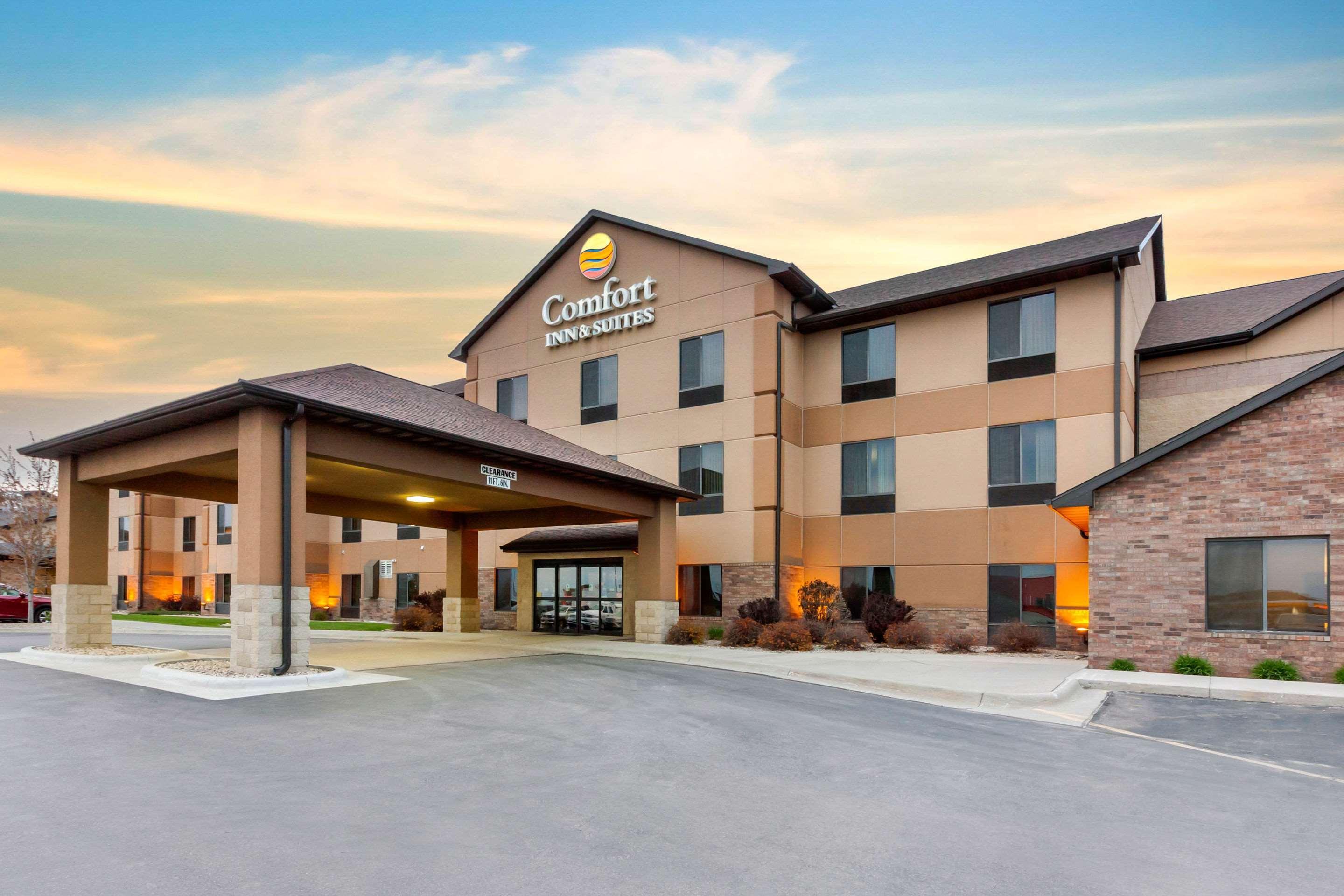 Comfort Inn & Suites Mitchell I-90 Esterno foto