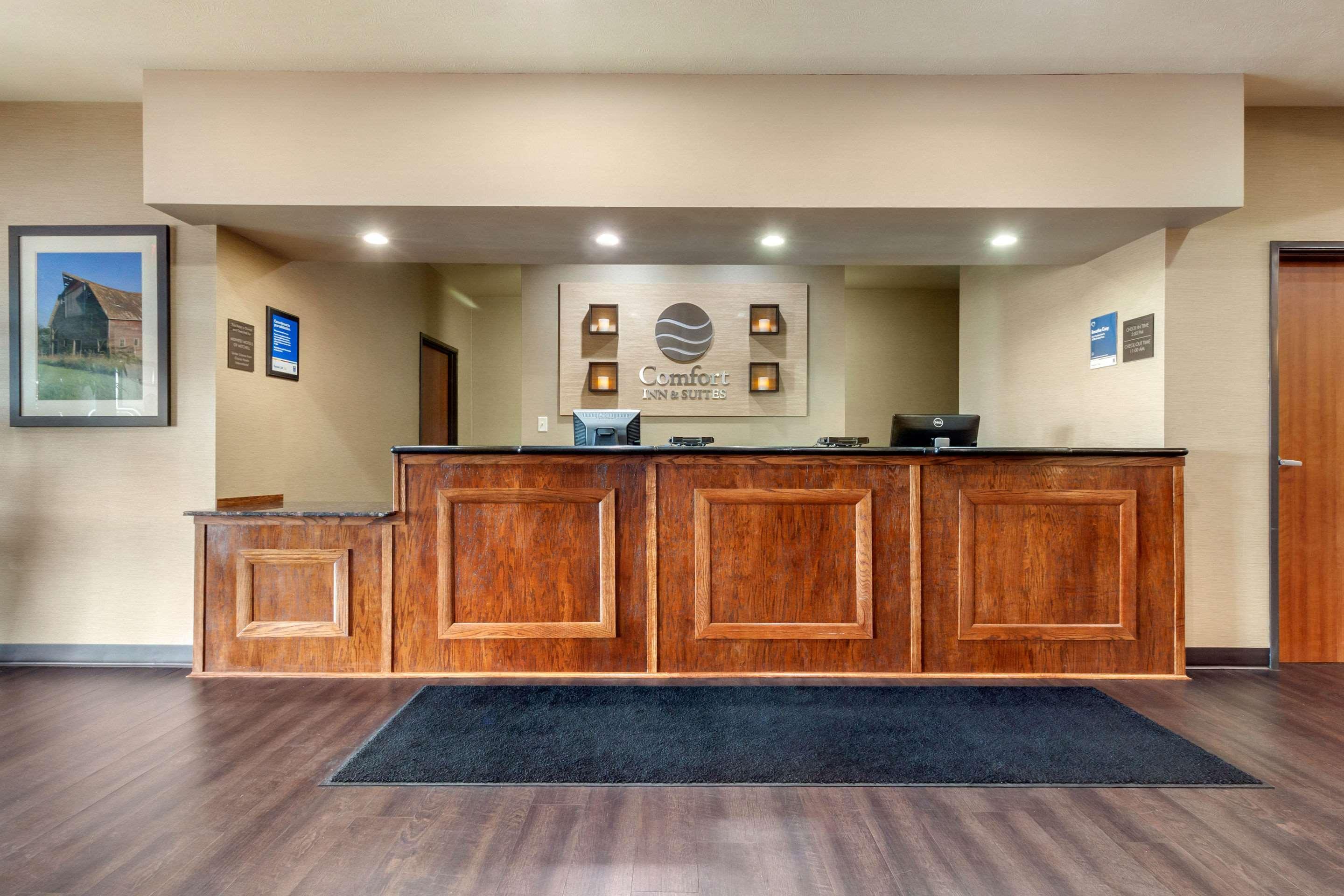Comfort Inn & Suites Mitchell I-90 Esterno foto