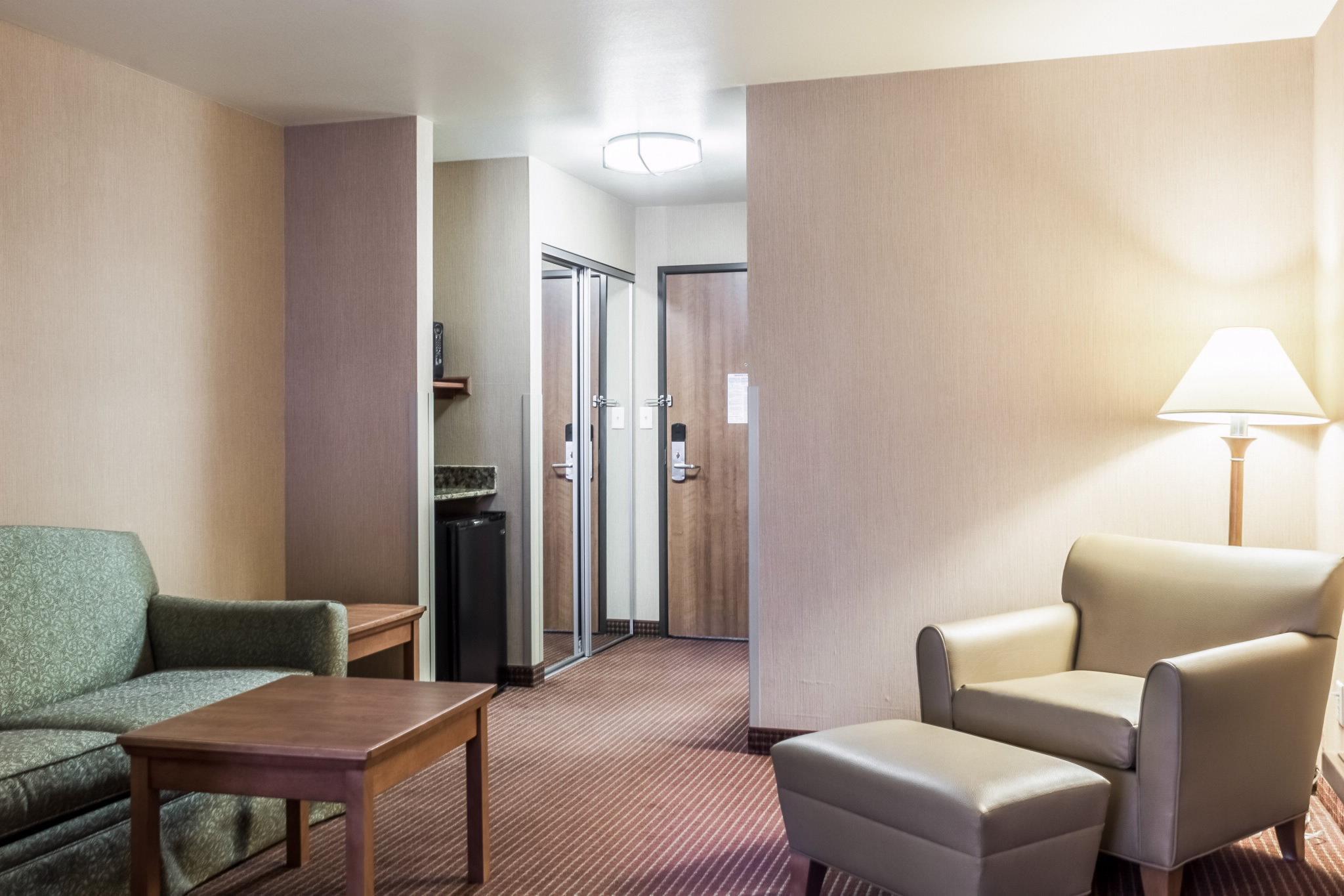 Comfort Inn & Suites Mitchell I-90 Esterno foto