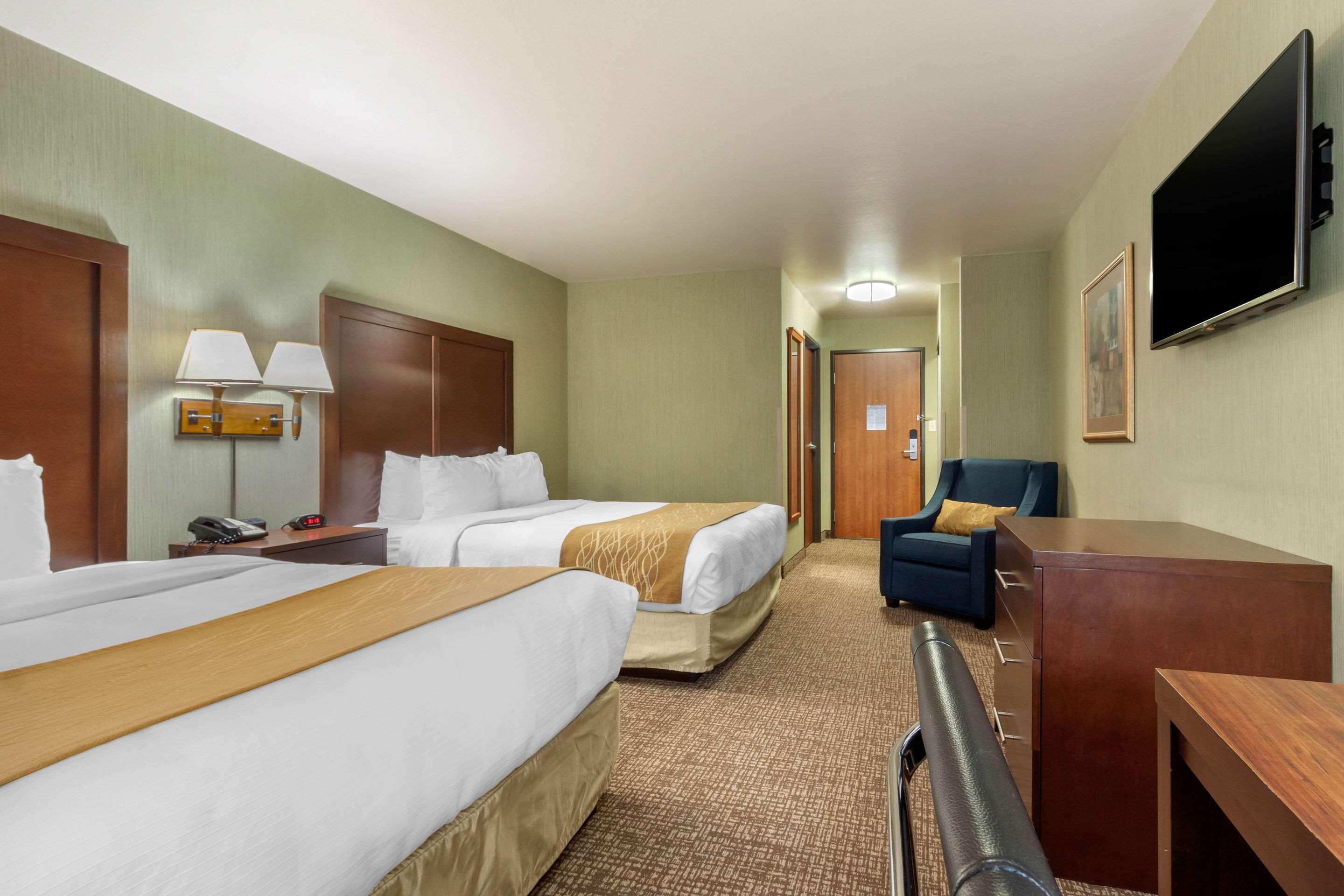 Comfort Inn & Suites Mitchell I-90 Esterno foto
