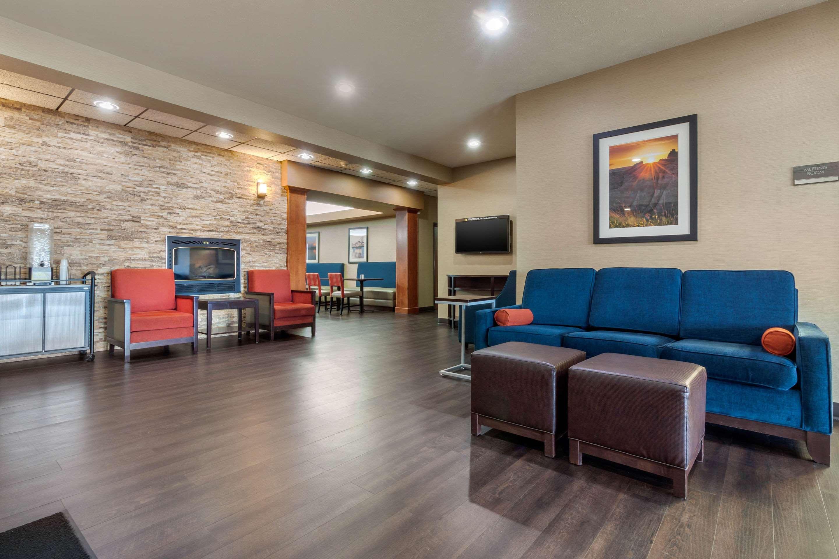 Comfort Inn & Suites Mitchell I-90 Esterno foto