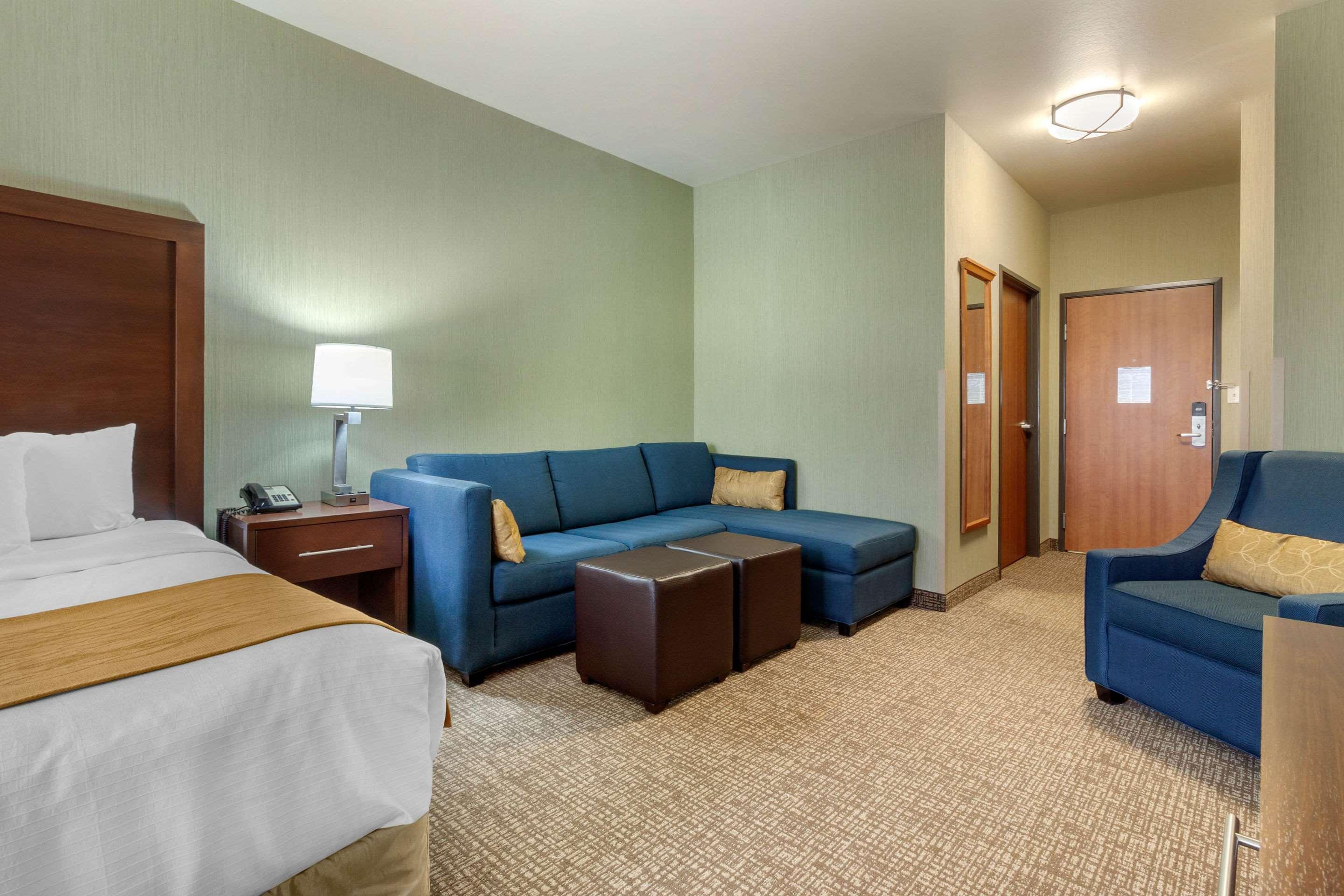 Comfort Inn & Suites Mitchell I-90 Esterno foto