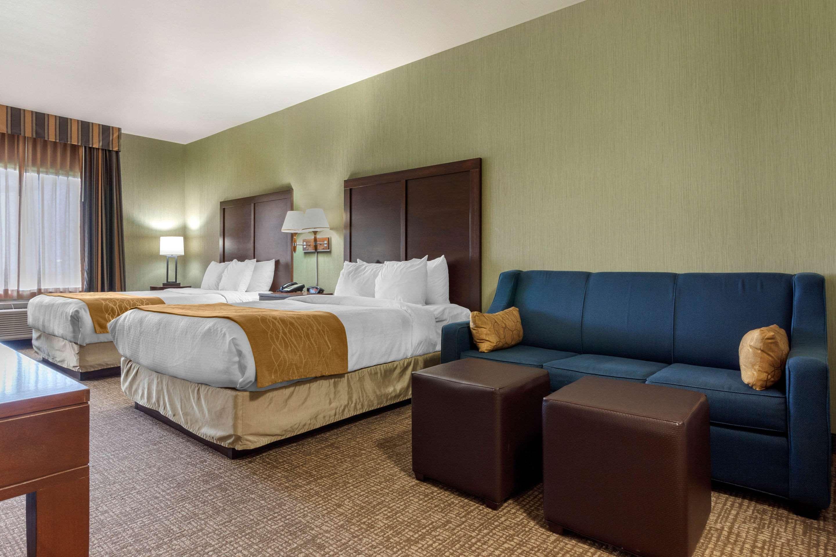 Comfort Inn & Suites Mitchell I-90 Esterno foto