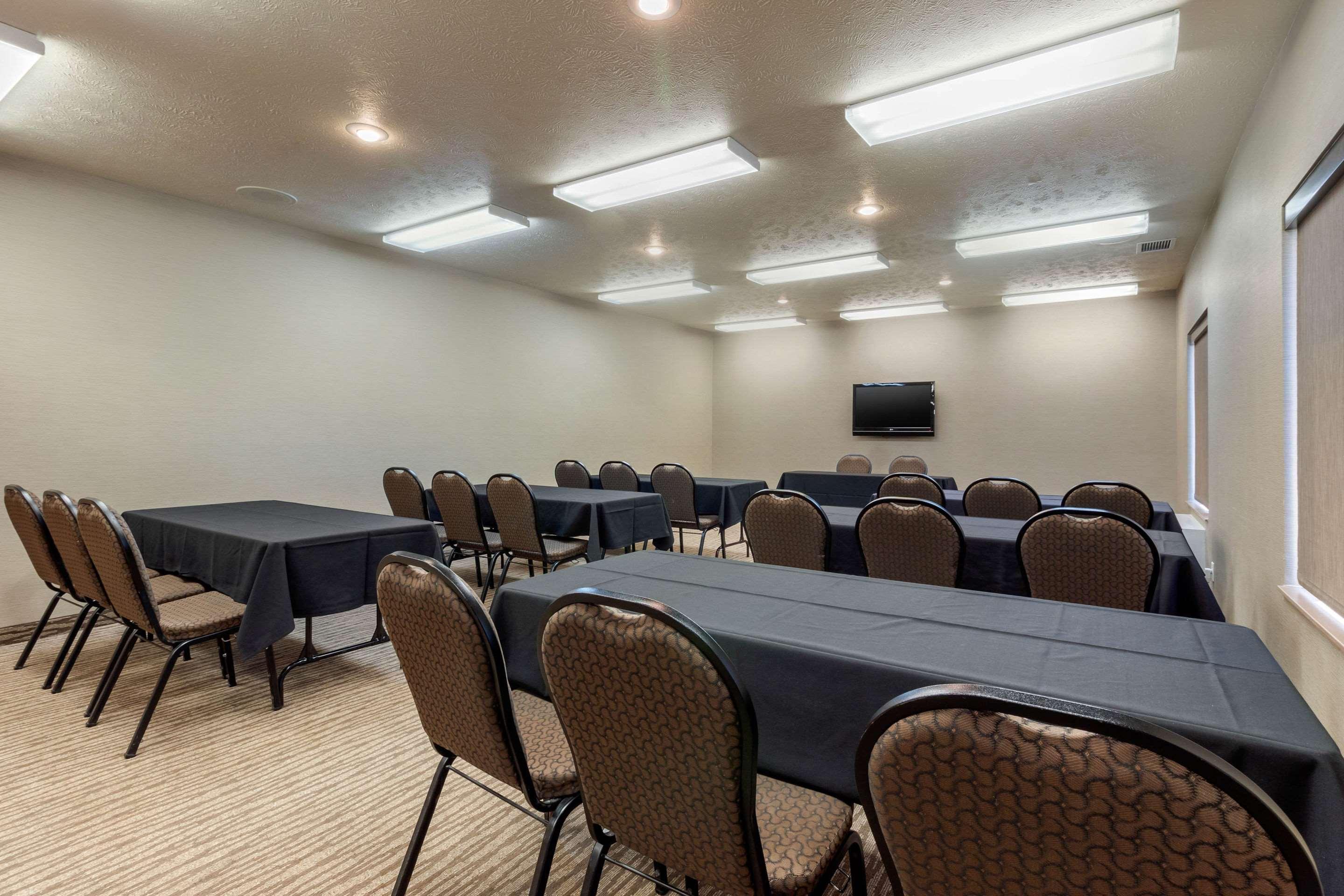 Comfort Inn & Suites Mitchell I-90 Esterno foto