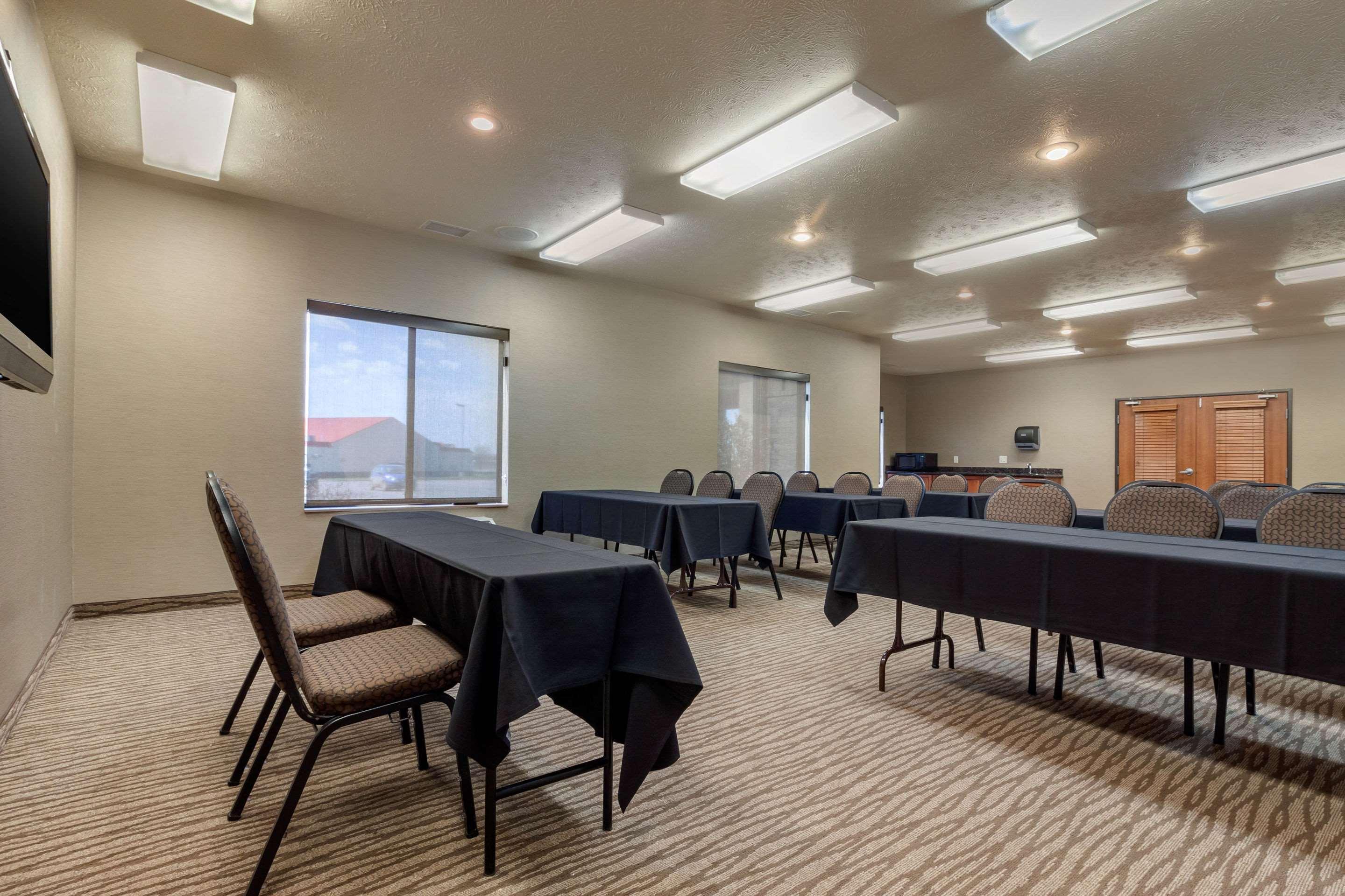 Comfort Inn & Suites Mitchell I-90 Esterno foto