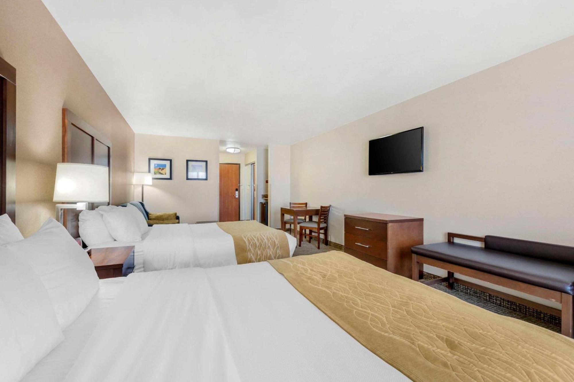Comfort Inn & Suites Mitchell I-90 Esterno foto