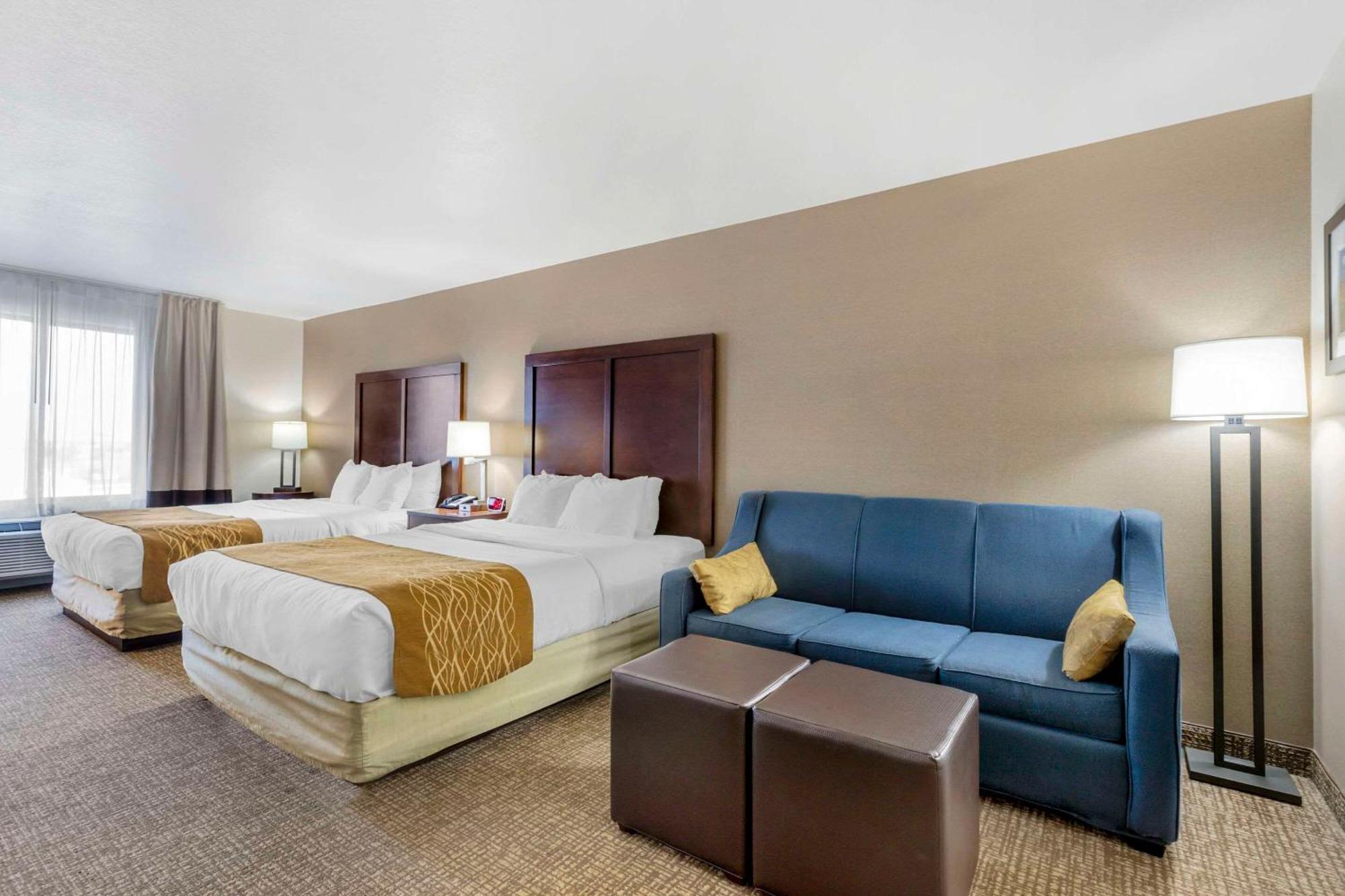 Comfort Inn & Suites Mitchell I-90 Esterno foto