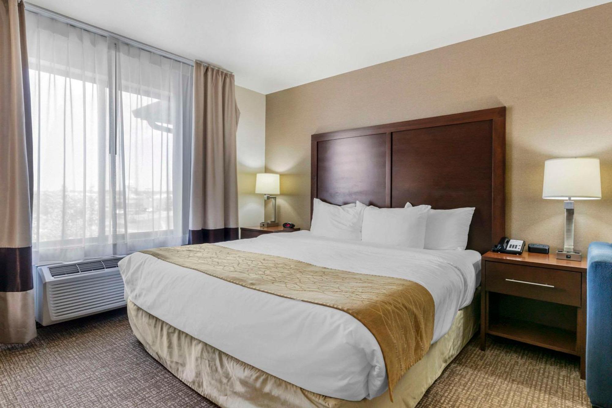 Comfort Inn & Suites Mitchell I-90 Esterno foto